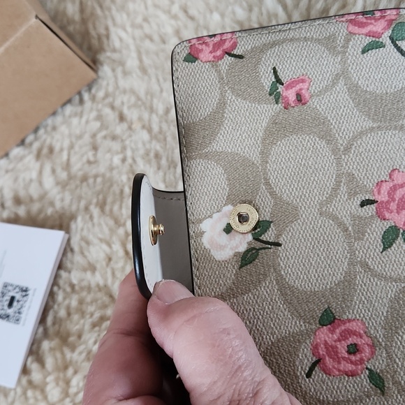 NWT IOB Coach Medium Corner Zip Signature Flower Print Wallet πππΈ - Picture 7 of 16